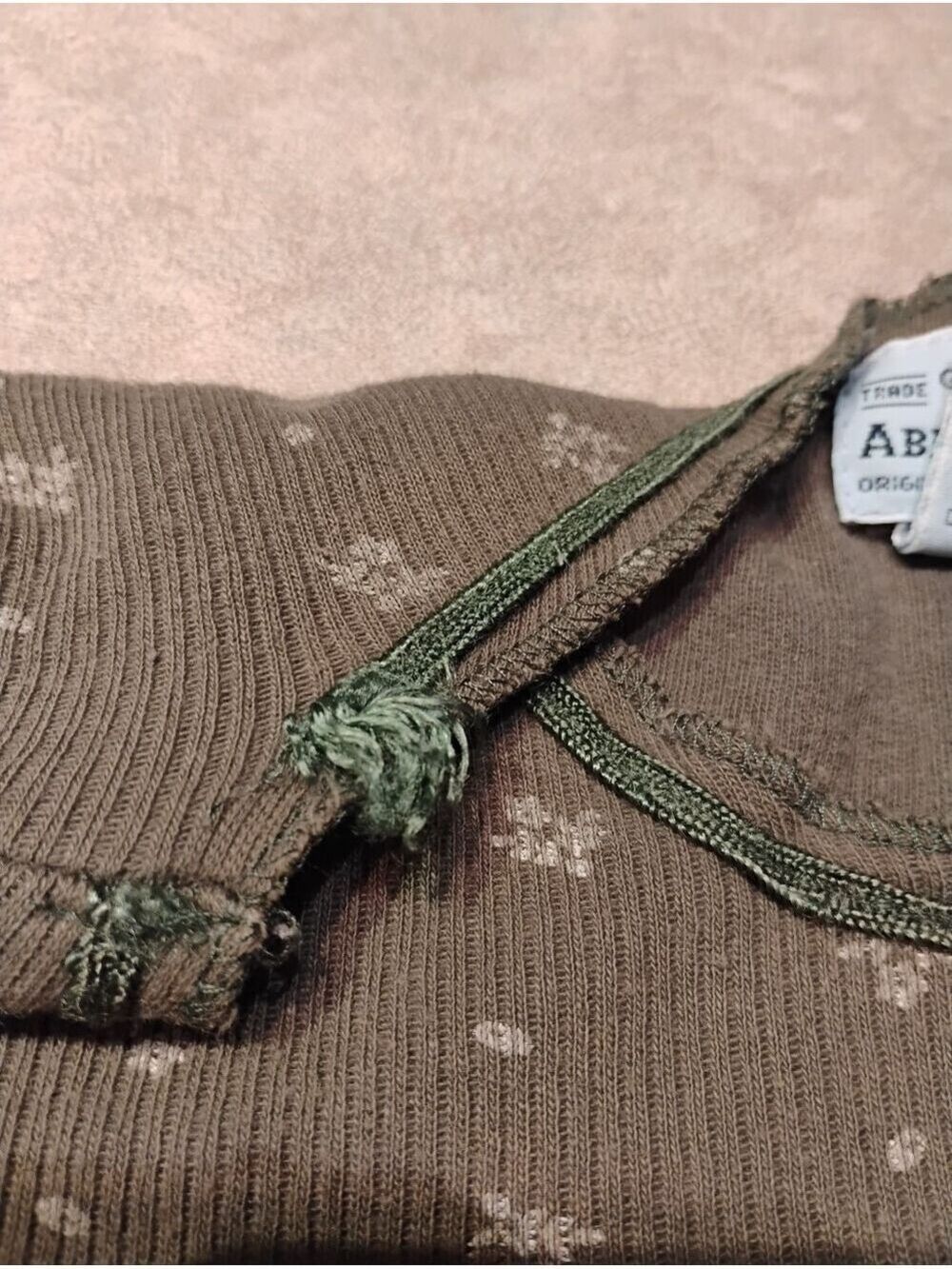 Authentic Original Abercrombie Olive Green Ribbed Tee with Tiny Cream Flowers - Picture 5 of 5